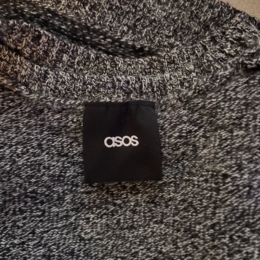 Asos Women’s Gray knit Deer Sweater Size S Pullover - Picture 8 of 8
